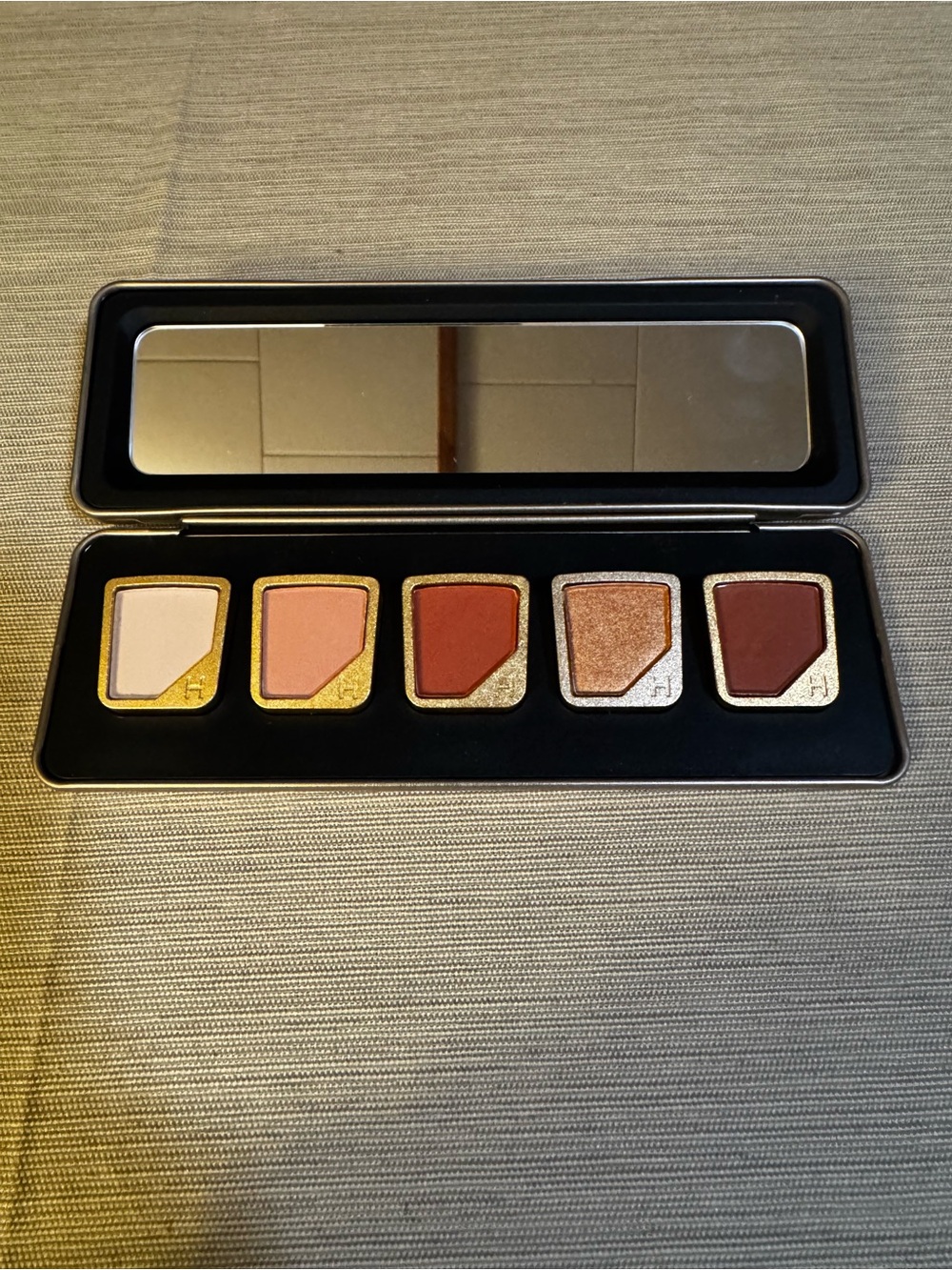 🆕✅HOURGLASS CURATED 5 Pan Palette comes with 5 shadows pictured